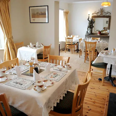 The Yellow House Panzió Navan