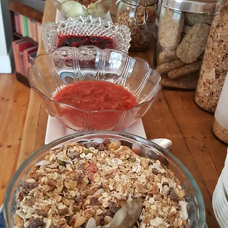 The Yellow House Panzió Navan