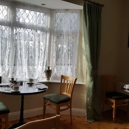 The Yellow House לינה וארוחת בוקר נאבאן