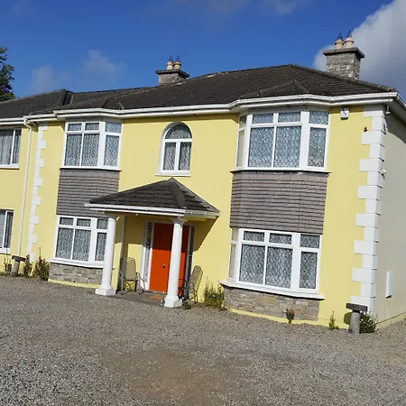 לינה וארוחת בוקר The Yellow House 4*