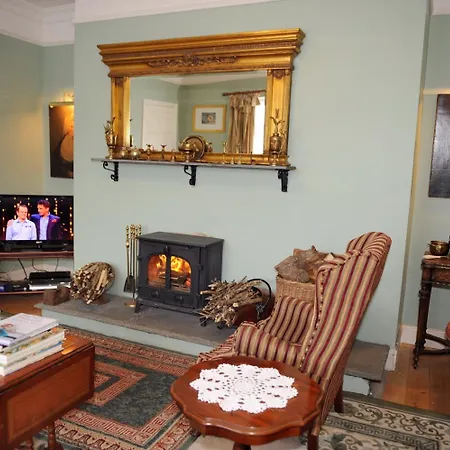 Panzió The Yellow House 4*