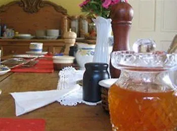 The Yellow House B&B 네번