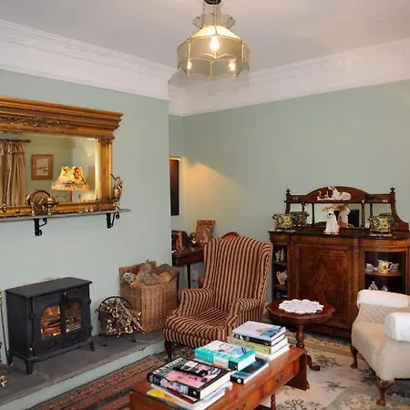 The Yellow House Bed and breakfast